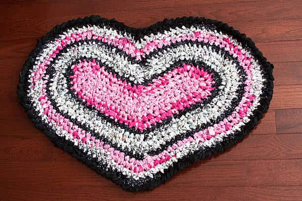 تصویر 2 از قیمت گلیم بافی طرح قلب با کیفیت ارزان + خرید عمده